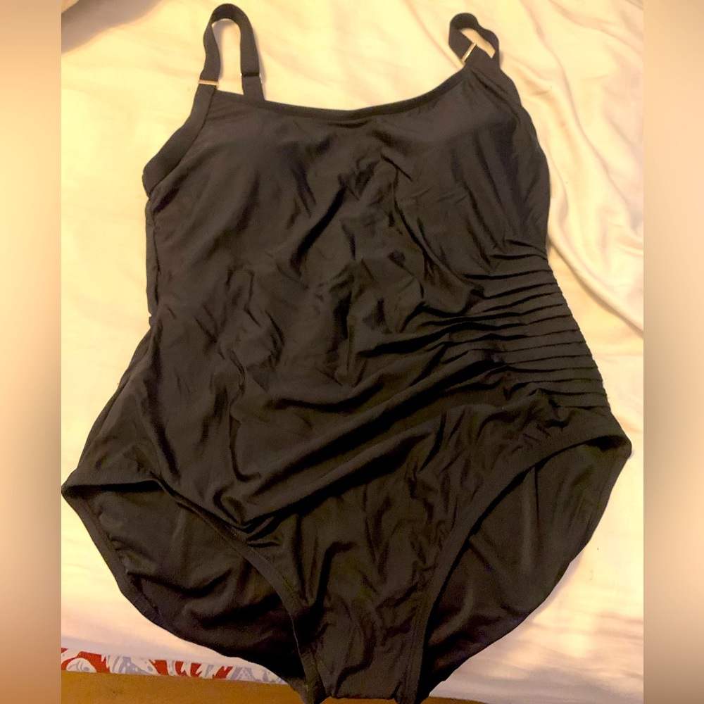NWT CALVIN KLIEN 1 piece bathing suit size 18